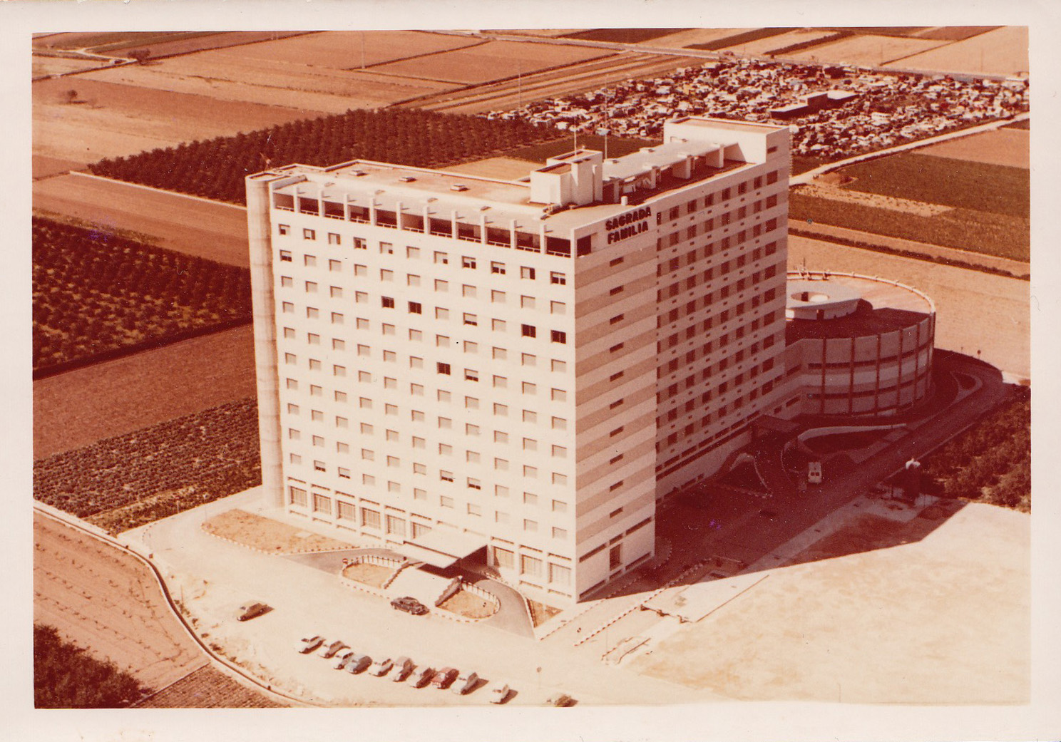 Hospital Sagrada Familia, Hospital José Antonio, Hospital Arnau de Vlinavova, Valencia