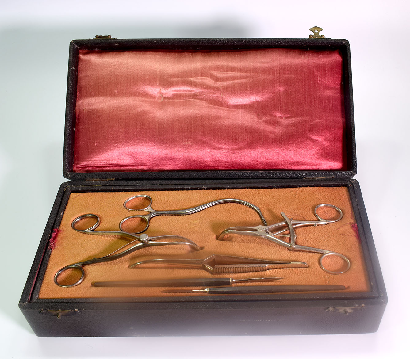 Estuche de instrumentos de otorrinolaringología
