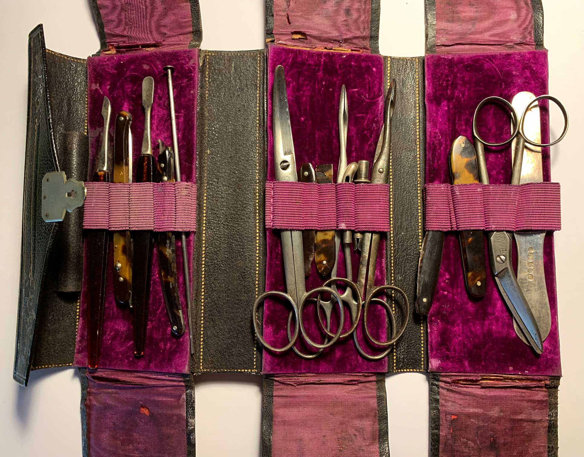 Estuche de instrumentos de cirugía menor