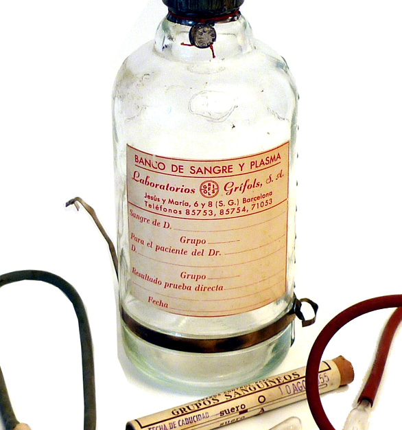 Equipo Grifols de transfusi&oacute;n de sangre