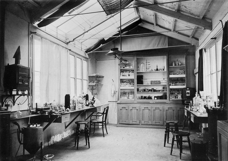 Laboratorio bacteriológico. Clínica Cardenal.